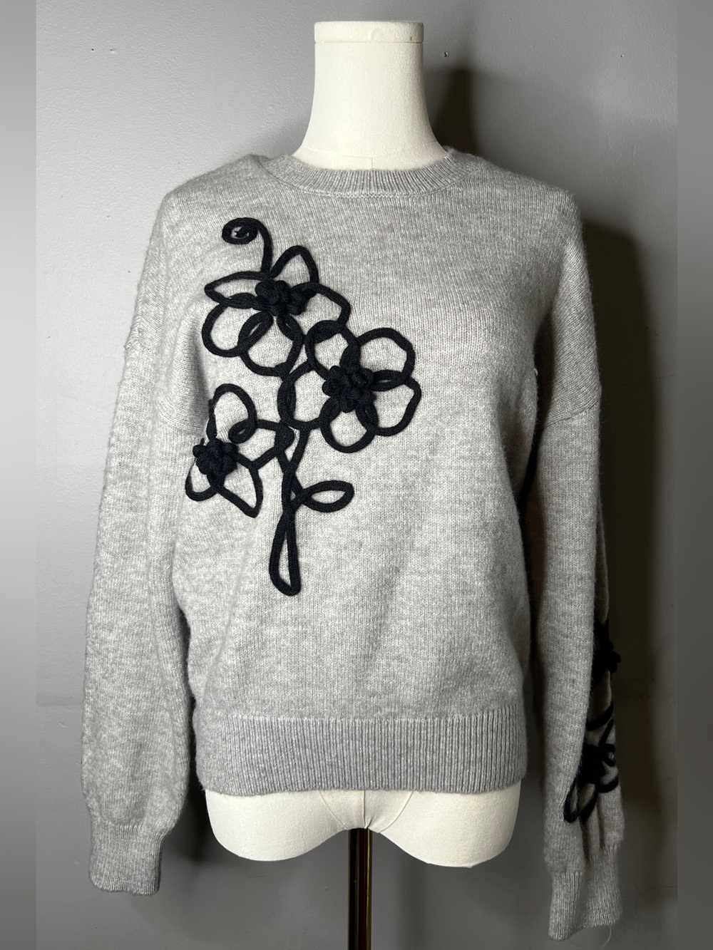 Lark + Grey Women's Gray Sweater with Black Floral Applique Size Medium